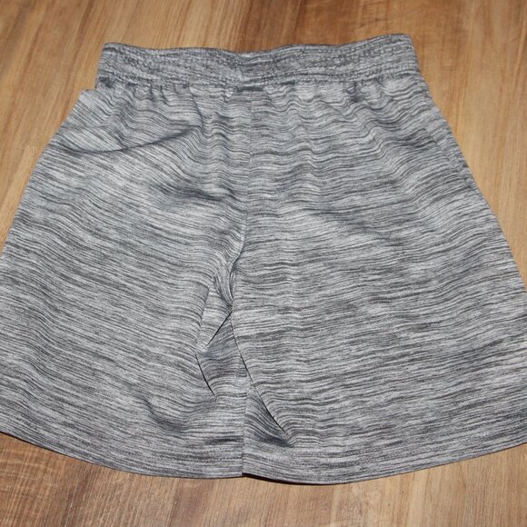 LN! Boy's SIZE 6 Gray & Black Marled UNDER ARMOUR Dri Fit Logo Shorts - Picture 3 of 3